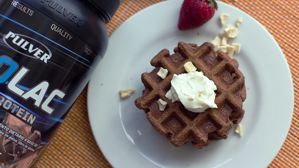 CHOCO-WAFFLES PROTEICOS CON CREMA CHANTILLY FIT