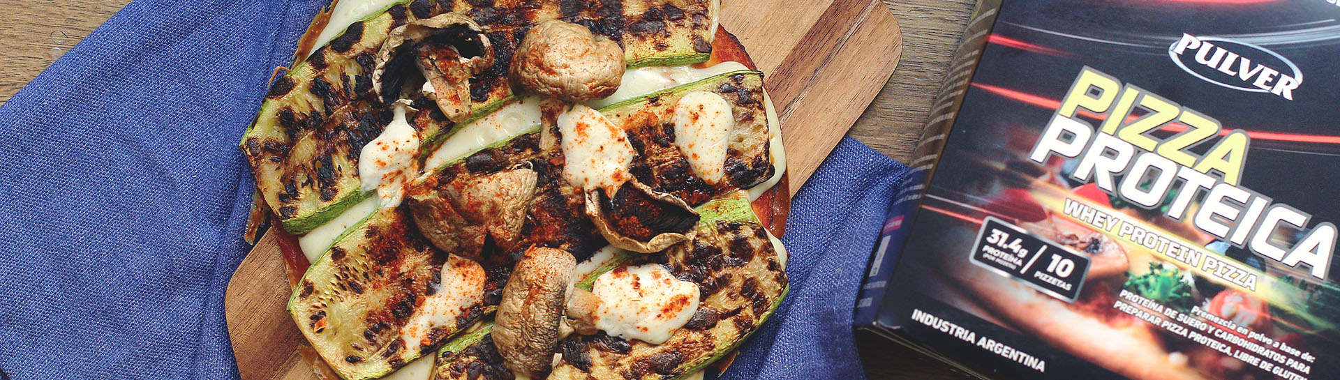 PIZZA PROTEICA CON ZUCCHINI Y HONGOS